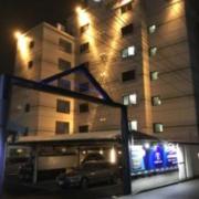 トレンディクラブ(千葉市花見川区/ラブホテル)の写真『夜の外観・北西側』by 少佐