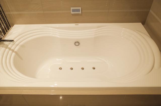 HOTEL SEKITEI(葛飾区/ラブホテル)の写真『403号室　浴槽』by INA69