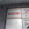 レンタルルーム ROOMS(新宿区/ラブホテル)の写真『看板』by 情報屋Ｘ