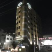 ホテルACQUA Espacio(土浦市/ラブホテル)の写真『夜の外観・南西側』by 少佐