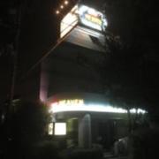 HOTEL HEVEN(ヘブン)(横浜市鶴見区/ラブホテル)の写真『夜の外観・南西側』by 少佐