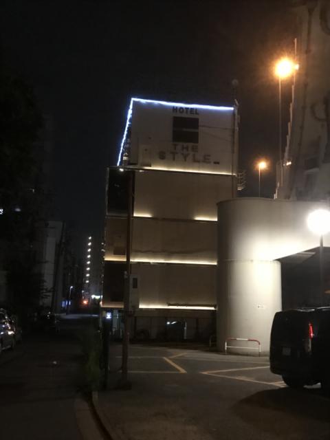 THE STYLE(スタイル)(横浜市神奈川区/ラブホテル)の写真『夜の外観・西側①』by 少佐