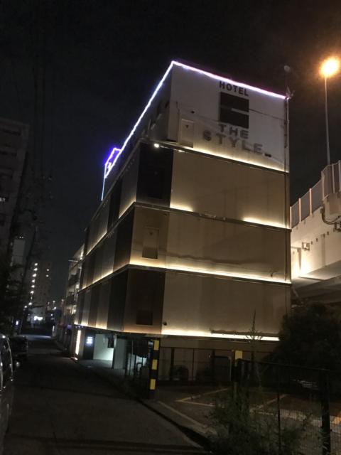 THE STYLE(スタイル)(横浜市神奈川区/ラブホテル)の写真『夜の外観・西側②』by 少佐