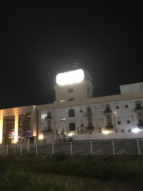HOTEL Pa・sion（パシオン）(千葉市中央区/ラブホテル)の写真『夜の外観・西側』by 少佐