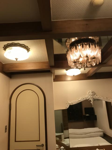 HOTEL BON（ボン）(新宿区/ラブホテル)の写真『101号室の居室の天井照明②』by 少佐