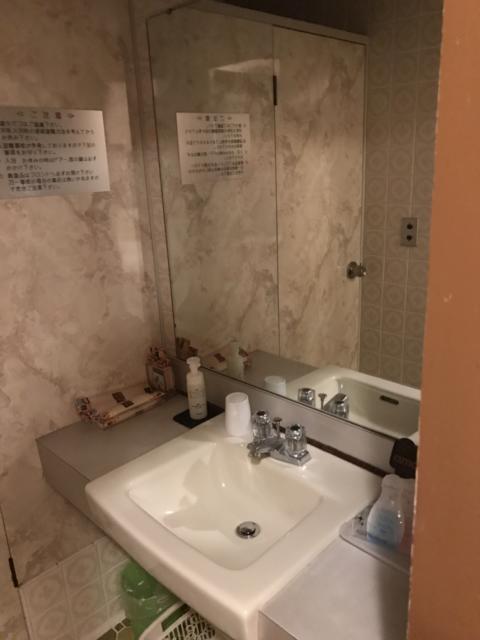 HOTEL BON（ボン）(新宿区/ラブホテル)の写真『101号室の洗面台②』by 少佐