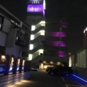 HOTEL SARA（八潮）(八潮市/ラブホテル)の写真『夜の外観・西側』by 少佐