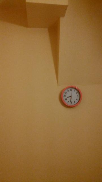 レンタルルーム ROOMS(新宿区/ラブホテル)の写真『2号室の掛け時計』by 上戸 信二