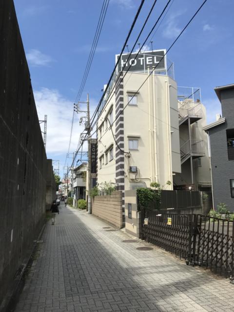 新日本ホテル(足立区/ラブホテル)の写真『昼の外観・南東側①』by 少佐