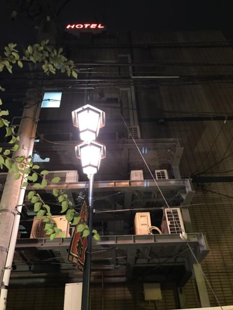ホテル Sプリ(杉並区/ラブホテル)の写真『夜の外観・東側』by 少佐