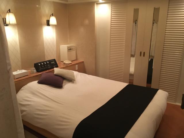 HOTEL STELLATE(ステラート)(新宿区/ラブホテル)の写真『102号室 ベッド』by 林 寅之助