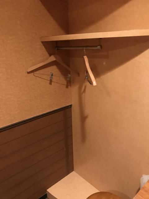 HOTEL i（アイ）(新宿区/ラブホテル)の写真『洋服掛け』by 少佐