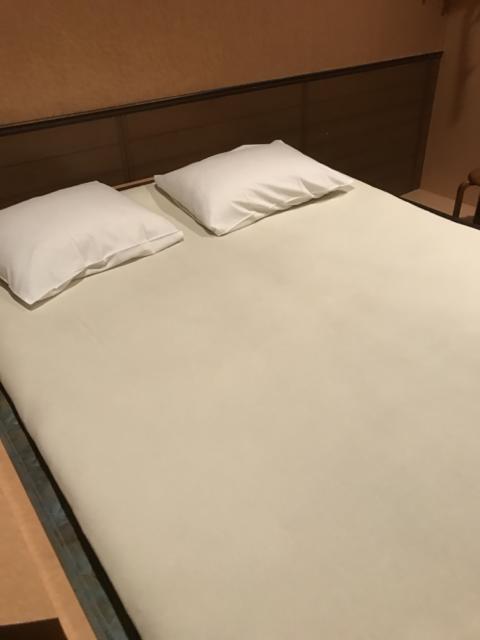HOTEL i（アイ）(新宿区/ラブホテル)の写真『203号室のベッド』by 少佐