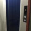 HOTEL i（アイ）(新宿区/ラブホテル)の写真『2階エレベーター②』by 少佐