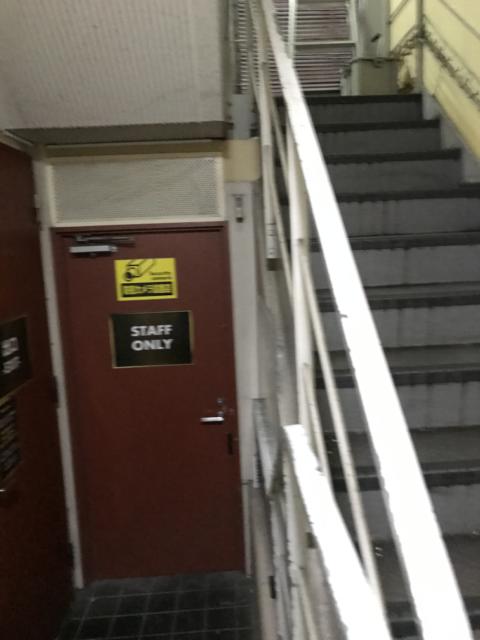 HOTEL i（アイ）(新宿区/ラブホテル)の写真『1階のエレベーターホールと避難階段』by 少佐