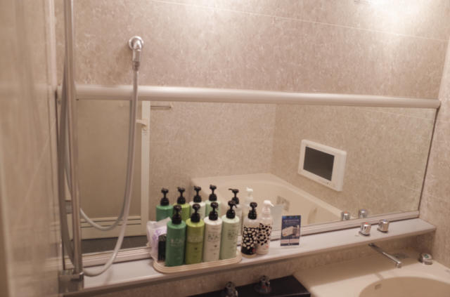 K-WAVE(春日部市/ラブホテル)の写真『312号室　浴室　全景　正面は大きな鏡』by INA69