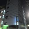 レンタルルーム あっとほ～む(墨田区/ラブホテル)の写真『レンタルルームがある建物の夜の外観』by 少佐