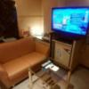 ホテルLALA33(豊島区/ラブホテル)の写真『402　オンデマンド機能のTV＆ソファーテーブル』by ゆかるん