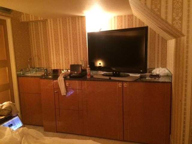 目黒エンペラー(目黒区/ラブホテル)の写真『405号室 ベッド用テレビ』by 名無しさん（ID:34218）