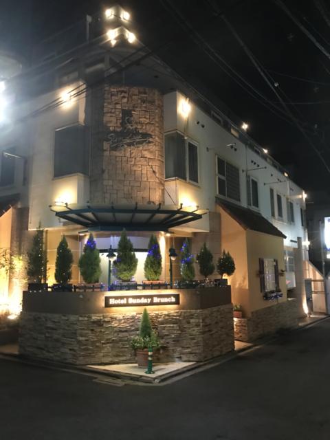 ホテル サンデーブランチ(京都市東山区/ラブホテル)の写真『夜の外観①』by 少佐
