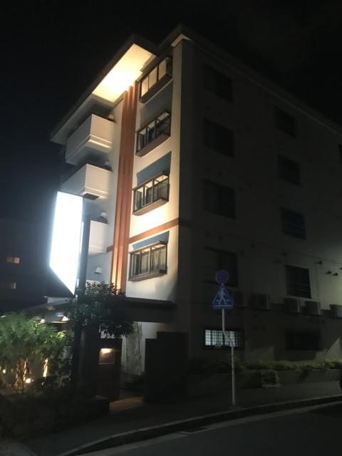 HOTEL Rei（レイ）(京都市東山区/ラブホテル)の写真『夜の外観①』by 少佐