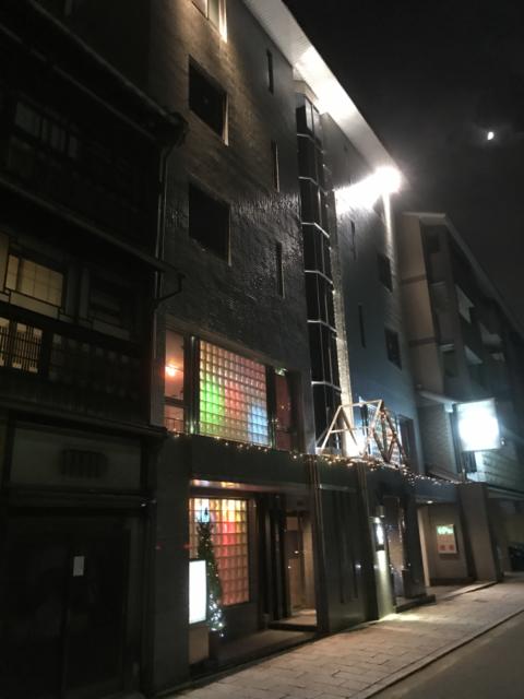 と、いうわけで。(京都市東山区/ラブホテル)の写真『夜の外観③』by 少佐