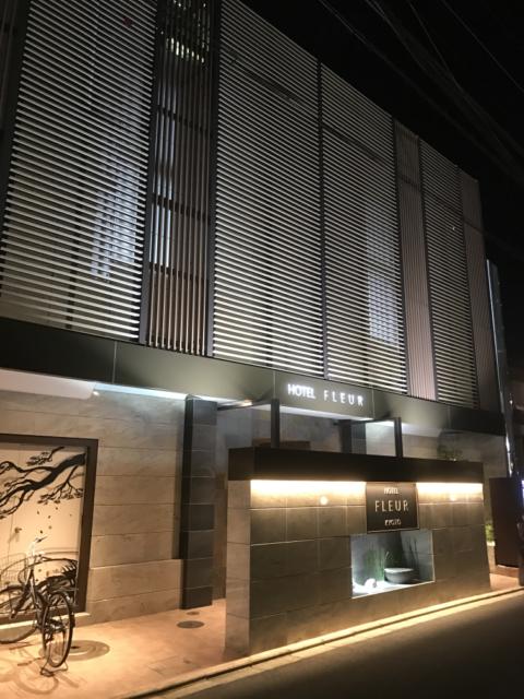 ロテル・デ・フルール京極(京都市中京区/ラブホテル)の写真『夜の外観と入口付近』by 少佐