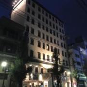 ジャガーホテル神戸サウス(神戸市中央区/ラブホテル)の写真『夜の外観①』by 少佐