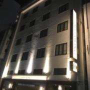 ホテル Swing（スウィング）(神戸市中央区/ラブホテル)の写真『夜の外観①』by 少佐