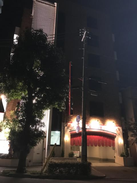 HOTEL Red Candy（レッドキャンディ）(神戸市兵庫区/ラブホテル)の写真『駐車場出入り口』by 少佐