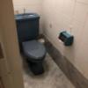 ホテル 日光(台東区/ラブホテル)の写真『浴室内にあるトイレ シャワーのお湯が便器の周りにまで』by みこすりはん