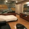 HOTEL CEAN新宿（セアン）(新宿区/ラブホテル)の写真『901号室の室内(ミラーの向こうは浴室)②』by 少佐