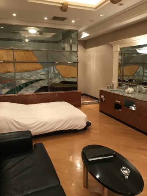 HOTEL CEAN新宿（セアン）(新宿区/ラブホテル)の写真『901号室の室内(ミラーの向こうは浴室)②』by 少佐