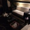 LUSSO CROCE URBAN RESORT（ルッソクローチェアーバンリゾート）(横浜市中区/ラブホテル)の写真『601号室 ソファーセット』by 全てを水に流す男