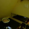 レンタルルーム ビスタ(新宿区/ラブホテル)の写真『6号室入口からベッド（建物の車線規制からベッド横の壁が斜めです）』by 格付屋