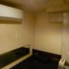 レンタルルーム ビスタ(新宿区/ラブホテル)の写真『1号室ベッド脇には鏡があります』by 格付屋