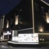ホテル クリスタルゲート 京都(京都市伏見区/ラブホテル)の写真『夜の外観③』by 少佐