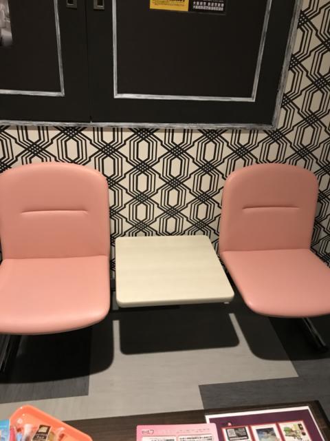 ラピア(新宿区/ラブホテル)の写真『506号室の椅子』by 少佐