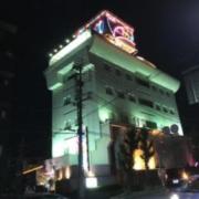 ホテル アシュジュポン(豊中市/ラブホテル)の写真『夜の外観①』by 少佐