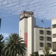 Hotel MINT（ミント）(池田市/ラブホテル)の写真『夕方の外観①』by 少佐