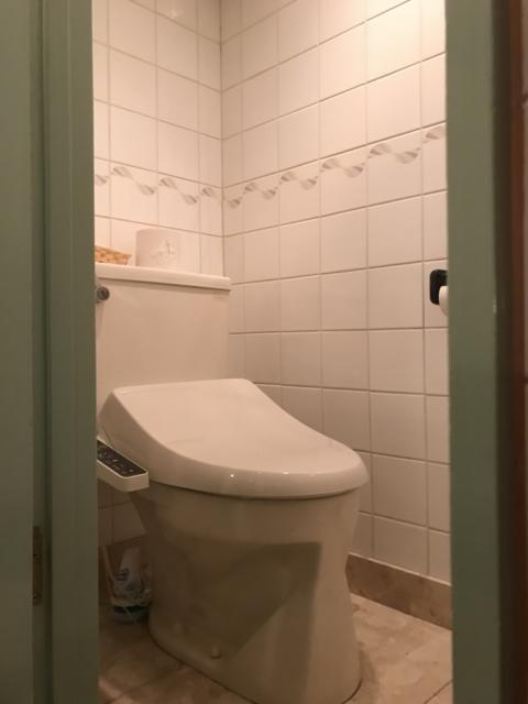 HOTEL Bless（ブレス)(新宿区/ラブホテル)の写真『303号室のトイレ①』by 少佐