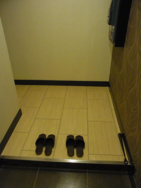 ホテルM(市川市/ラブホテル)の写真『812号室 三和土』by ホテルレポったー