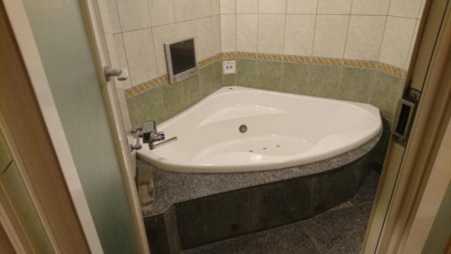 ホテルViVi(相模原市/ラブホテル)の写真『407号室 お風呂』by チップスター