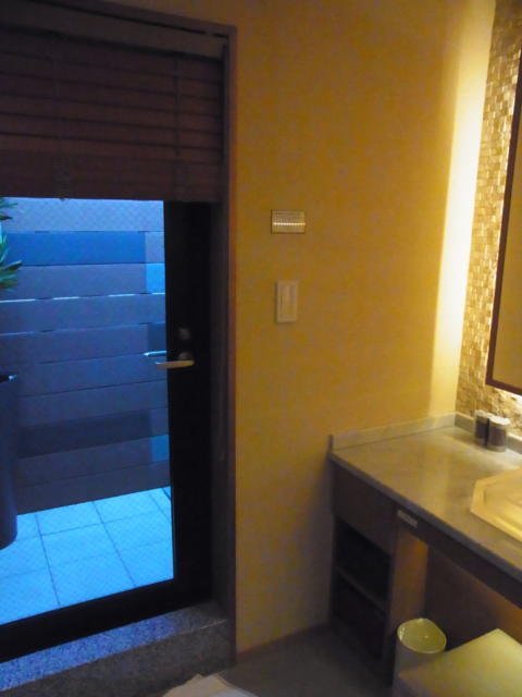 メタルウエーブ(墨田区/ラブホテル)の写真『602号室 露天風呂入口』by ホテルレポったー