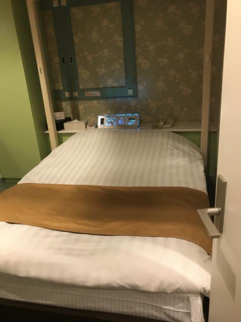 ラピア(新宿区/ラブホテル)の写真『202号室のベッド』by 少佐