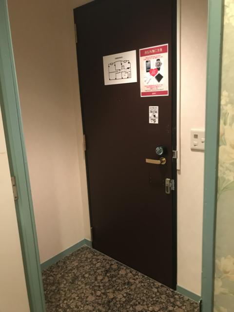 ラピア(新宿区/ラブホテル)の写真『202号室の玄関』by 少佐