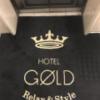 HOTEL GOLD(ホテル ゴールド)(川崎市川崎区/ラブホテル)の写真『エレベーター前絨毯』by こーめー
