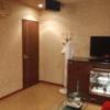 ホテル アクアマリン(松戸市/ラブホテル)の写真『102号室、室内 TV台の下は食器、電子レンジ、有料冷蔵庫など内蔵』by 来栖