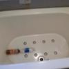 CHECK INN BALI(豊島区/ラブホテル)の写真『201号室（浴槽はジェットバスです。ペットボトル4本プラスアルファです。ただ逆台形のため二人でギリギリ入れる感じです）』by 格付屋