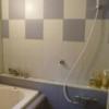 CHECK INN BALI(豊島区/ラブホテル)の写真『201号室（シャワールームです。トイレとは別になっています。洗い場は結構広いです）』by 格付屋